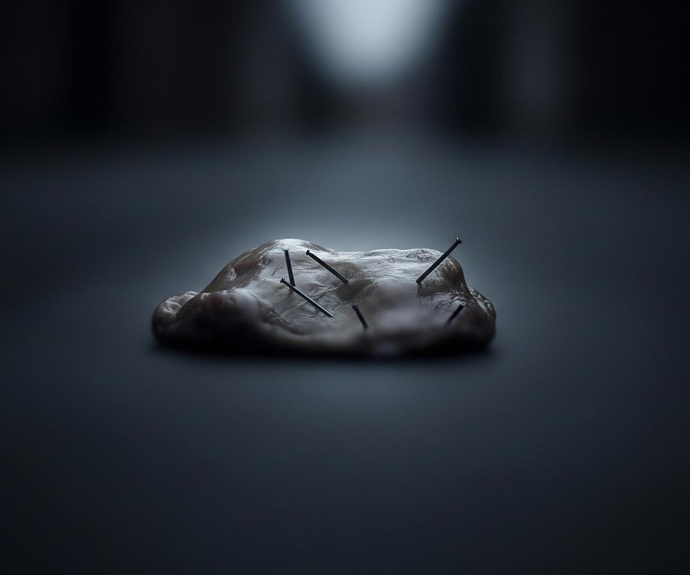 Mięso z gwoździami pod Olsztynem. Co grozi bezwzględnemu sprawcy?