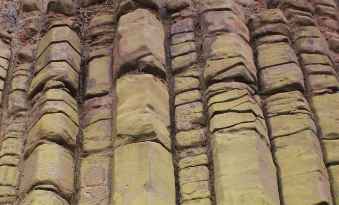 Bazaltowe słupy na Dolnym Śląsku