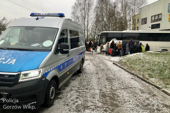 Policja sprawdza autobusy przed wyjazdem na ferie zimowe