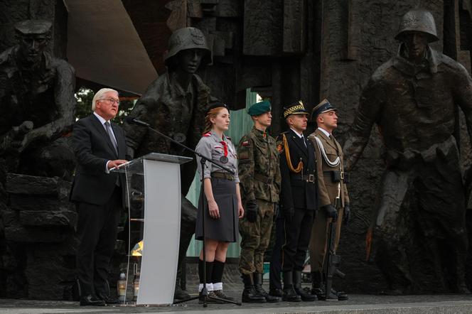 Uroczysta polowa msza święta i Apel Pamięci na pl. Krasińskich