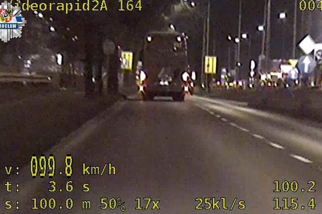Autobus gnał ulicami jak szalony! Kierowca nie chciał się spóźnić