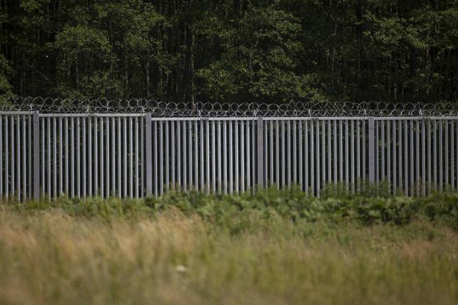 Łotwa: Migranci sforsowali zaporę na granicy. Pomogły białoruskie służby.