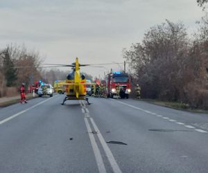 Adamowice. Bus zderzył się z tirem na DK92