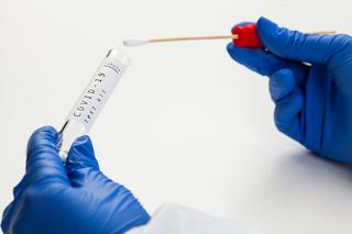 Test sprawdzający genetyczną oporność na koronawirusa – na czym polega?