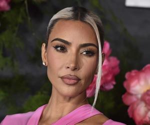 Kim Kardashian wyda milion dolarów na prezenty dla dzieci! Bajeczne Święta w rezydencji gwiazdy przyjaciel rodziny ujawnia ze wyda az tyle na 4 dzieci