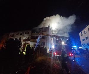 Nocny pożar w Działdowie, 49-latek ratował się skacząc z okna
