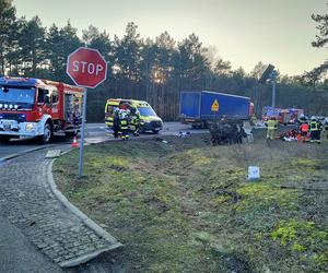 Groźny wypadek na DK 10 pod Bydgoszczą! Dwie osoby poszkodowane [ZDJĘCIA]