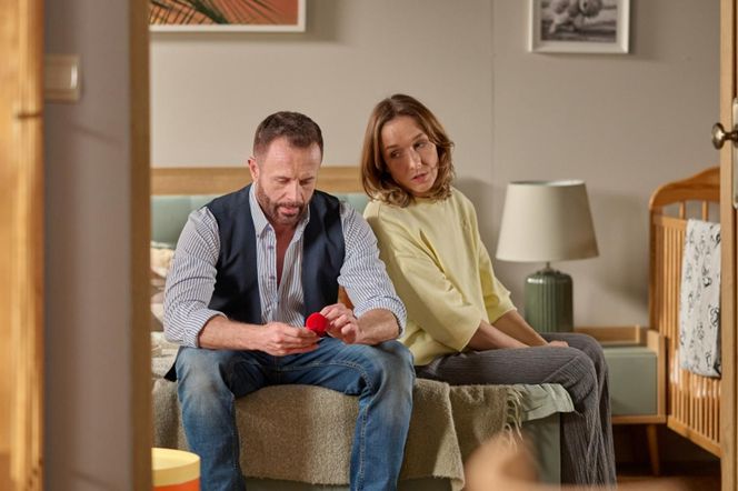 Na Wspólnej odc. 4066. Jakub Wójcicki (Przemysław Cypryański), Iga Przybysz (Lidia Sadowa)