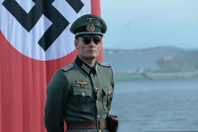 Zatoka szpiegów 2 sezon odc. 2.  Franz Neumann (Bartosz Gelner),