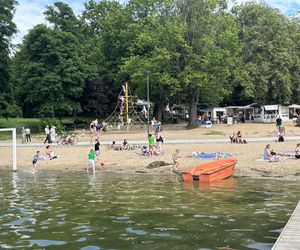 Wakacyjny patrol Eska Summer City na olsztyńskiej Plaży Miejskiej
