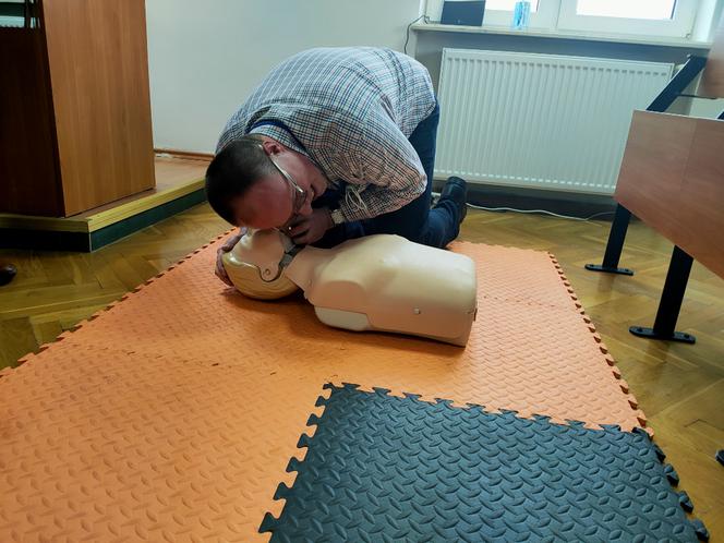 Pracownicy starostwa przeszkoleni z pierwszej pomocy