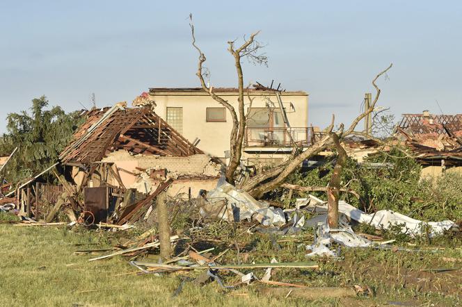 Tornado zdemolowało Czechy! Setki rannych i zniszczonych domów. Zdjęcia szokują