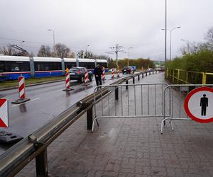 Most Pomorski do zamknięcia? Osunęła się droga, nawierzchnia pękła wzdłuż