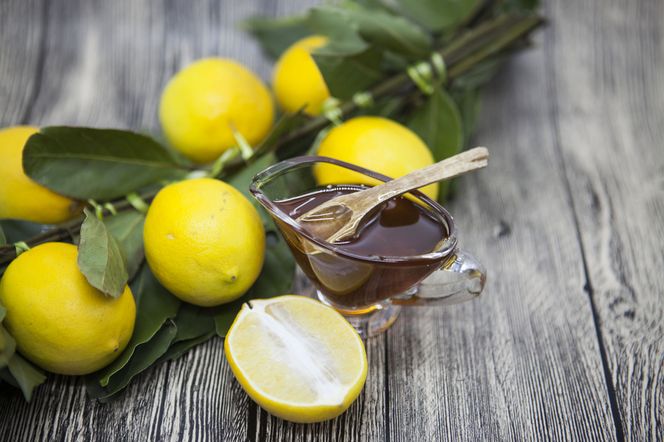 Nalewka miodowo-cytrynowa dla zmarzniętych: przepis na nalewkę na miodzie i cytrynie