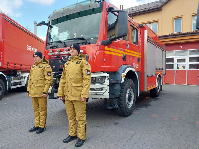 Przekazanie sprzętu strażakom