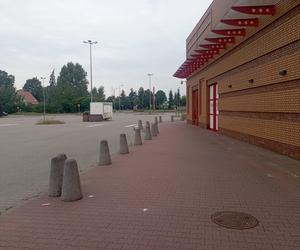 Kiedyś Tesco w Pile było numerem jeden. Teraz trwa tam generalny remont. Jaki sklep tam się otworzy?