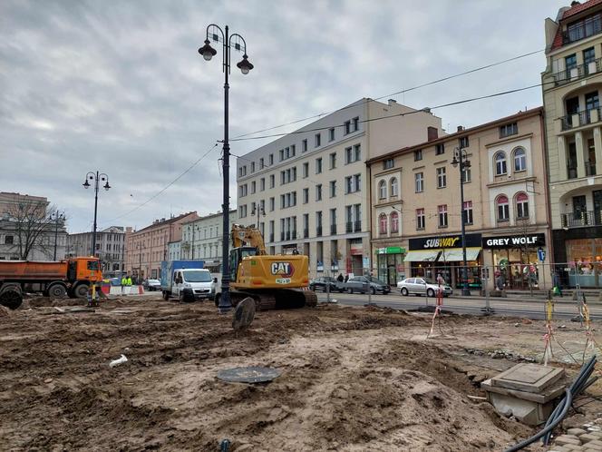 Plac Wolności to ciągle plac budowy. Przed kościołem mają być jak najlepsze warunki do handlu kwiatami [WIZUALIZACJE, ZDJĘCIA]