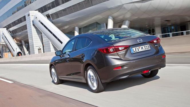 Nowa Mazda 3 sedan 2014