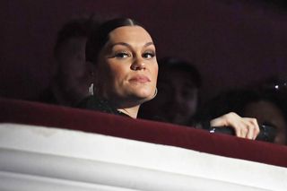 Rak jest do bani. Znana piosenkarka usłyszała przerażającą diagnozę