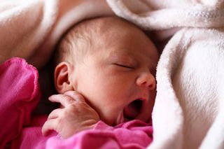 Noworodek oddycha przez buzię? Sprawdź, kiedy należy zgłosić to lekarzowi