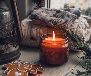 Hygge na święta. Jak świątecznie urządzić salon w stylu hygge? Oto nasze inspiracje