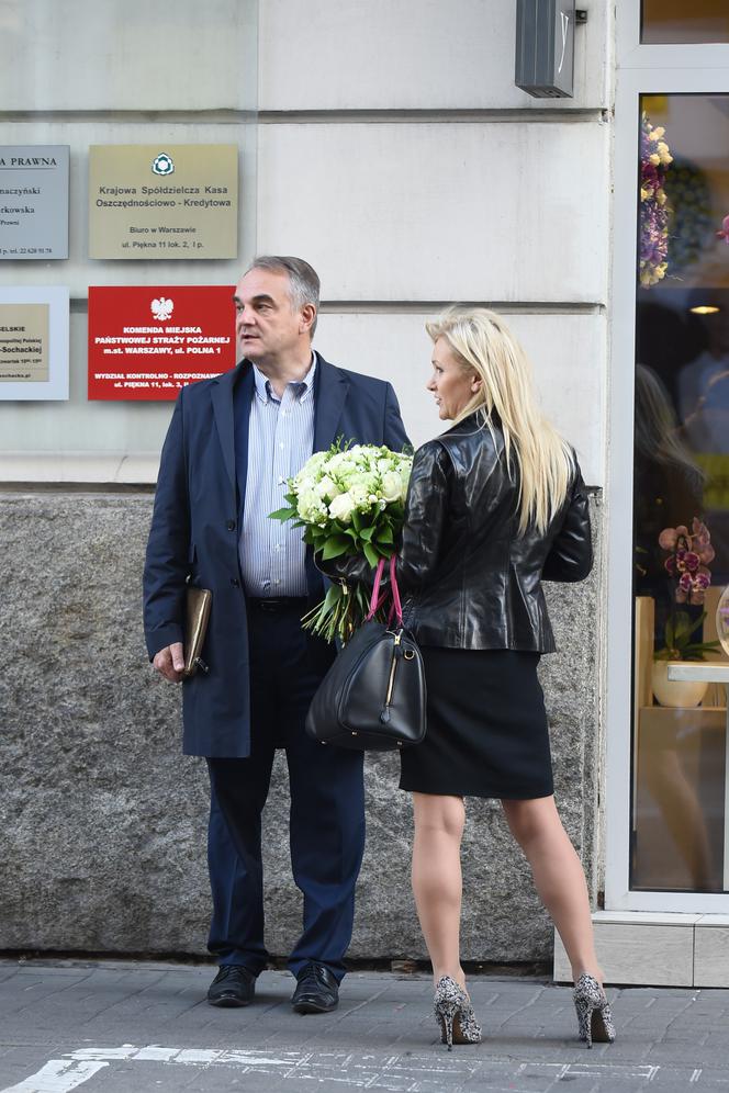 Pawlak wprowadza przyjaciółkę na salony