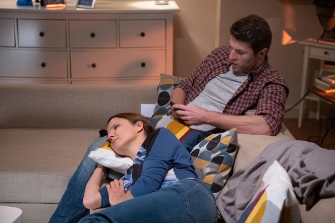 Na Wspólnej, odcinek 2822, Marta (Joanna Jabłczyńska), Olaf (Maciej Brzoska)