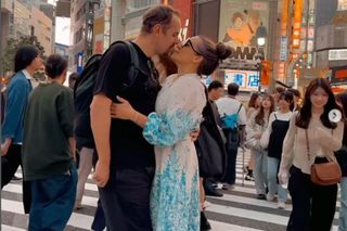 Anna Mucha w obłędnej kiecce migdali się z ukochanym na środku zatłoczonej ulicy! Co za sceny!