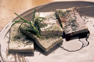 Co to jest tofu? Przepis na domowy ser sojowy