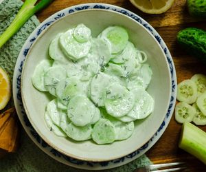 Zastąp śmietanę jogurtem i dodaj te 2 składniki. W tej wersji mizeria jest o niebo lepsza 