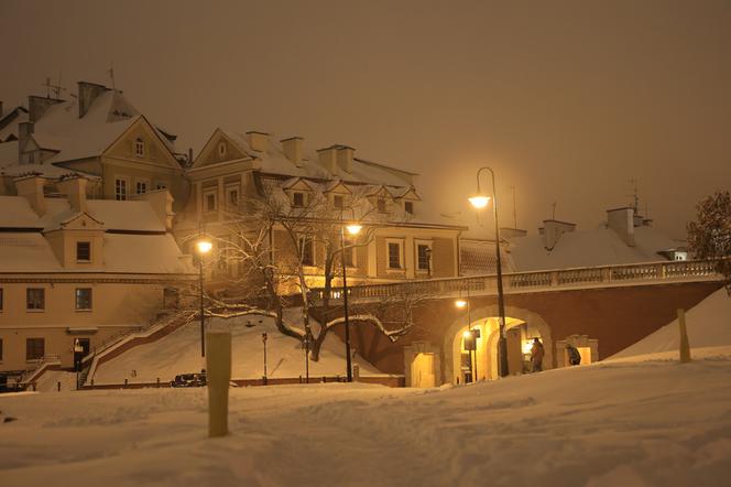 Śnieżny Lublin wieczorową porą