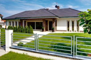 Nowoczesny dom: ogrodzenie domu