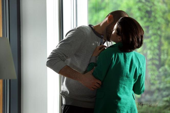 M jak miłość odc. 1013. Kinga Zduńska (Katarzyna Cichopek), Robert Lubiński (Tomasz Borkowski)
