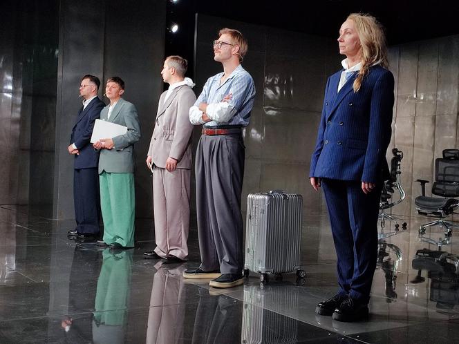 Plagi tematem spektaklu w kieleckim teatrze. Znów reżyseruje twórczyni z Islandii