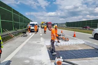 Tak się naprawia betonową nawierzchnię autostrady. Przetestowali to na A1 w Łodzi