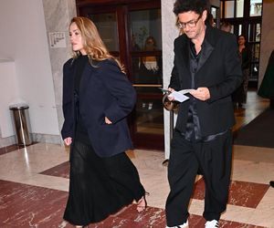 Kuba Wojewódzki z partnerką  na premierze Hamleta