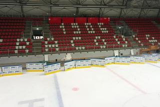 Lodowisko przy Siedleckiego już po remoncie. Nowe bandy, boksy i bramki 