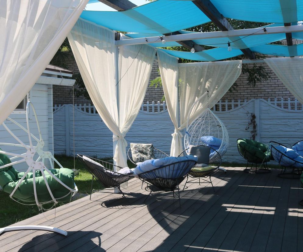 Eleganckie zasłony na balkon w bloku. Inspiracje