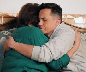 Barwy szczęścia, odcinek 3205. Matka Błażeja (Elżbieta Kijowska), Błażej (Piotr Ligienza)