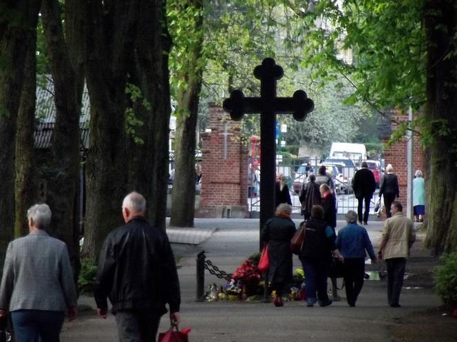 Zabytkowy krzyż na Cmentarzu Centralnym w Szczecinie
