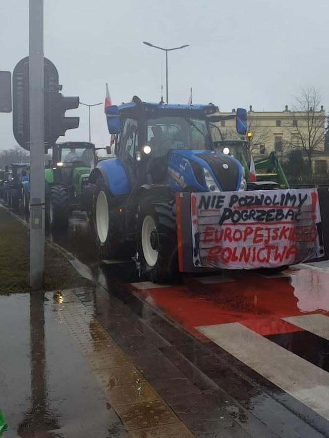 Setki traktorów na ulicach Leszna. Trwa ogólnopolski protest rolników