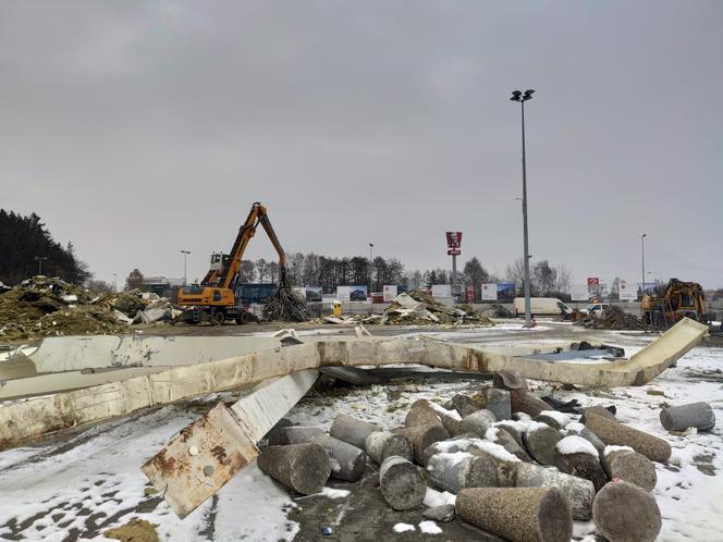 Rozbiórka supermarketu Tesco przy ulicy Kcyńskiej. Tu był HIT - pierwszy hipermarket w Trójmieście