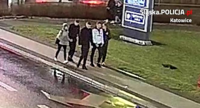 Grupa chuliganów pobiła nastolatków. Szuka ich policja. Rozpoznajesz? 