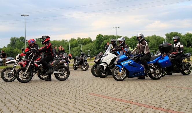 Przed Areną Lublin symbolicznie pożegnano dwójkę tragicznie zmarłych motocyklistów