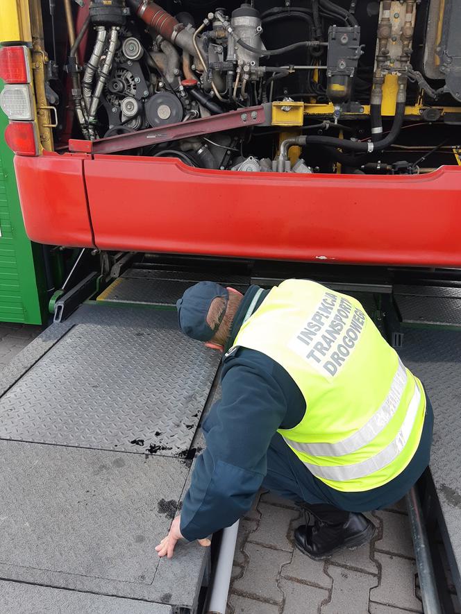 Prawie połowa skontrolowanych autobusów miejskich we Wrocławiu z poważnymi usterkami