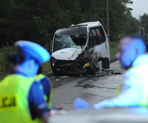 W katastrofie drogowej zginęła jedna osoba, 16 osób zostało rannych. Akt oskarżenia dla pięciu osób