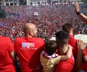 Szalona radość na Rynku Głównym. Kibice Wisły Kraków świętowali zdobycie piątego Pucharu Polski