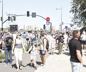 Tłumy na defiladzie wojskowej w Warszawie