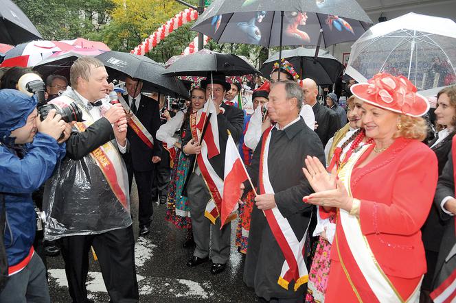 Parada Pułaskiego w deszczu