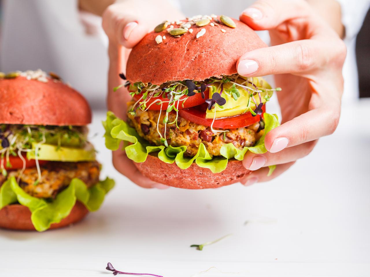 Wegański burger z ryżu i warzyw